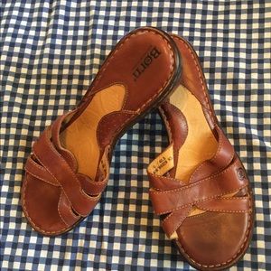 Born sandals